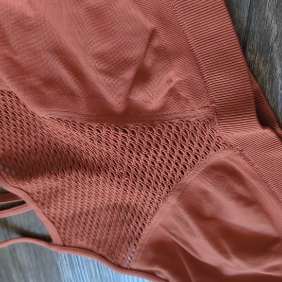 Victoria Sport bralette bundle - Picture 2 of 8